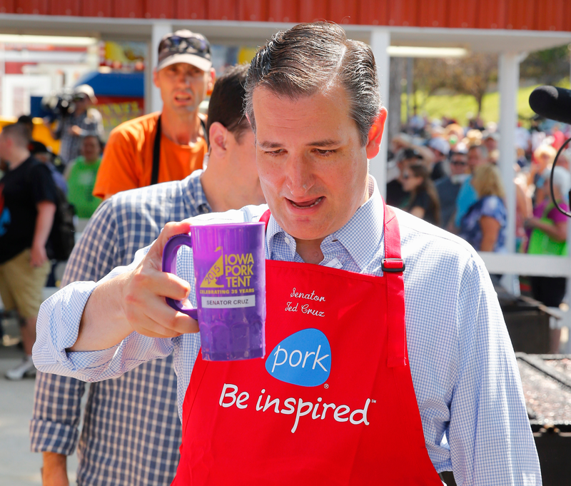 Illustration for article titled Ted Cruz Doesn't Know What to Do With His Arms